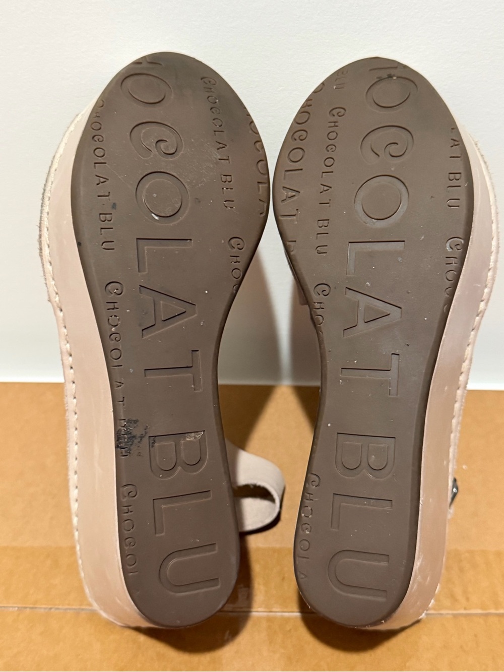 Chocolat Blu Women’s Tan Platform Wedge Sandals with Buckle Size 7.5 - Picture 5 of 5